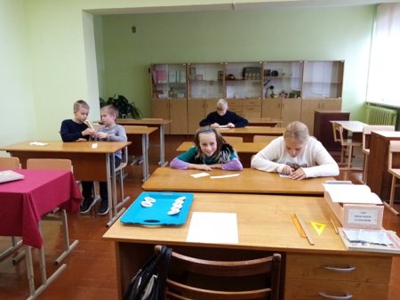 Ѹ  