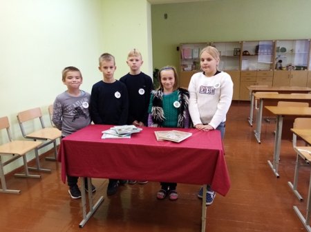 Ѹ  